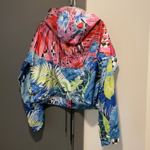 Nike cropped zip wind jacket - Picture 3 of 5